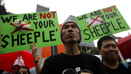 DATE IMPORTED:February 16, 2013People attend a demonstration against a government white paper on population at Speakers&#039; Corner in Singapore February 16, 2013. The paper released in January said the island&#039;s population of 5.3 million could grow by as much as 30 percent by 2030, mostly through foreign workers to offset a chronically low birth rate. REUTERS/Edgar Su