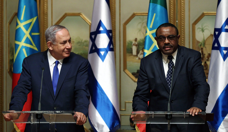 Israeli Prime Minister Benjamin Netanyahu (L) and his Ethiopian counterpart Hailemariam Desalegn address a news conference at the National Palace during his State visit to Addis Ababa, Ethiopia, July 7, 2016.