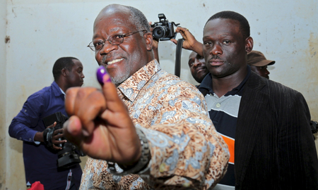 John Magufuli casts his vote during the presidential and parliamentary election in 2015.