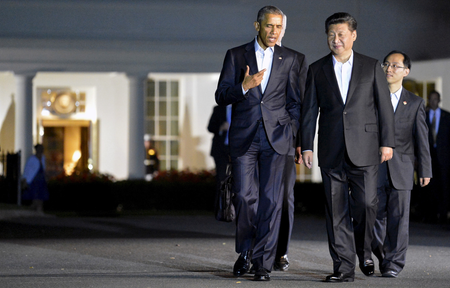 U.S. President Barack Obama (L) chats with Chinese President Xi Jinping as they walk from the West Wing of the White House to a private dinner across the street at Blair House, in Washington, September 24, 2015.