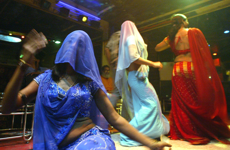 India-Mumbai-Dance bar