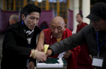 india-tibet-voting-polling