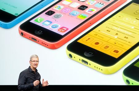 Tim Cook unveiling the iPhone 5c