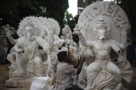 India-idol-worship
