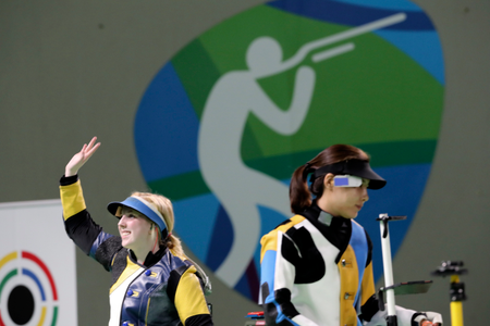 Virginia Thrasher, left, of the United States waves after she won the gold medal for the Women&#039;s 10m Air Rifle competition ash runner up Du li, right, of China walks way from the shooting position at Olympic Shooting Center at the 2016 Summer Olympics in Rio de Janeiro, Brazil, Saturday, Aug. 6, 2016.