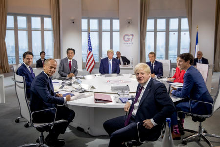 G7 leaders around a table