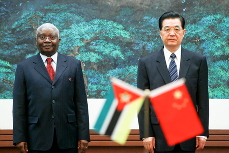 Mozambique&#039;s former president Armando Guebuza (L) stands next to China&#039;s former leader Hu Jintao during a signing ceremony at the Great Hall of the People in Beijing.