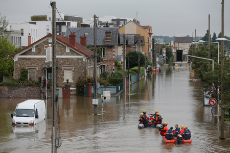 Photos: Paris is drowning in epic floods — Quartz