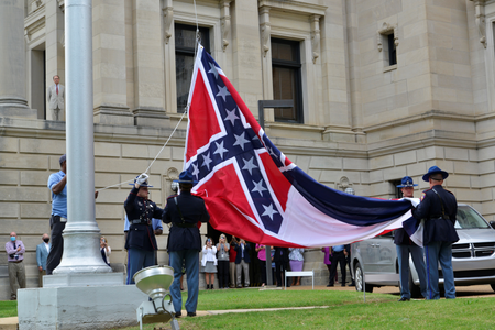 Mississippi removes Confederate emblem from state flag