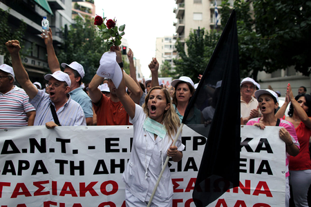 AP972740310806-greek-protest-10042012