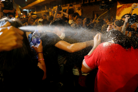 Protesters are pepper sprayed by police during a protest against what they call Beijing&#039;s interference over local politics and the rule of law, a day before China&#039;s parliament is expected to announce their interpretation of the Basic Law in light of two pro-independence lawmakers&#039; oath-taking controversy in Hong Kong, China, November 6, 2016. REUTERS/Tyrone Siu - RTX2S5D7