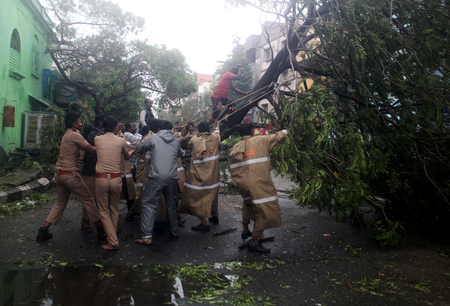India-Chennai-Vardah-Cyclone