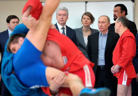 Vladimir Putin, Steven Seagal watch martial arts