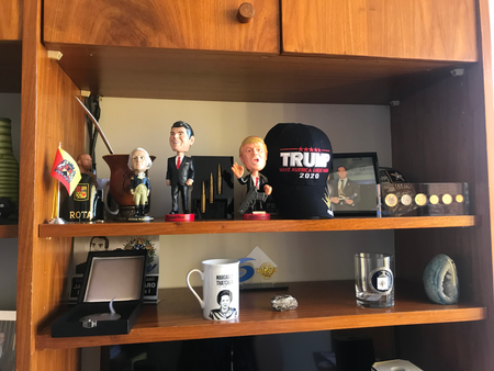 Some of the Trump and US paraphernalia in Bolsonaro&#039;s office