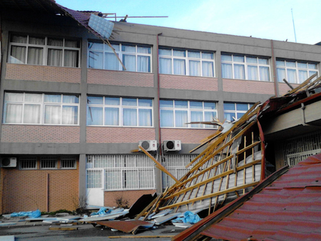 During the winter, a collapsed roof at a high school in Imathia led to extensive rain and electrical damage. It has been temporarily repaired, but is still not fully fixed.