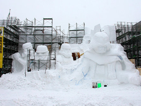 Japanese army troops have built a giant “Star Wars” snow sculpture — Quartz