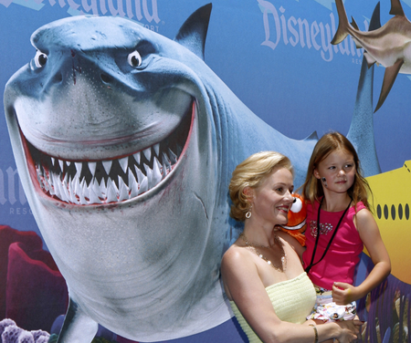 Actress Penelope Ann Miller and her daughter Eloisa pose as celebrities and their kids arrive for a preview of the new &quot;Finding Nemo Submarine Voyage&quot; attraction at Disneyland in Anaheim, California, June 10, 2007. REUTERS/Mark Avery