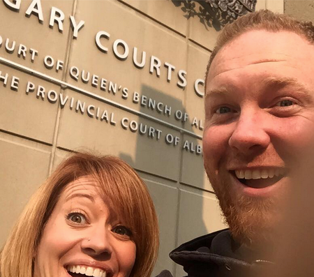 Shannon and Chris Neuman pose for a divorce selfie