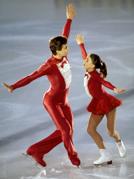 Sergei Grinkov and Ekaterina Gordeeva of Russia performing in a pairs skating event during the European Figure Skating Championships in Copenhagen, Denmark, circa 1986. (Photo by Eileen Langsley/Popperfoto/Getty Images)
