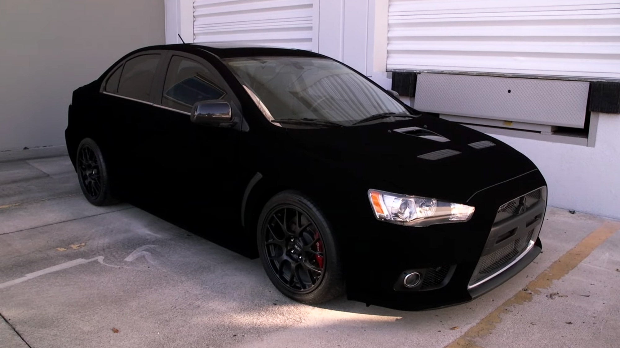 Este BMW X6 es el coche más negro del mundo, lo han pintado con Vantablack