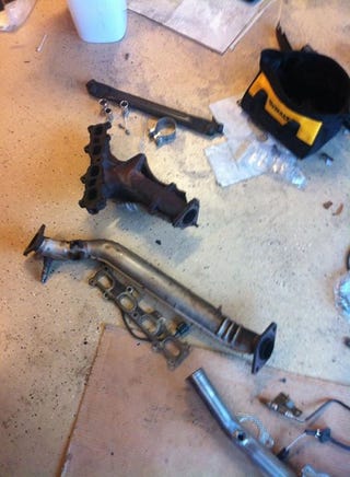 Illustration for article titled The fracking exhaust manifold is finally off!!!