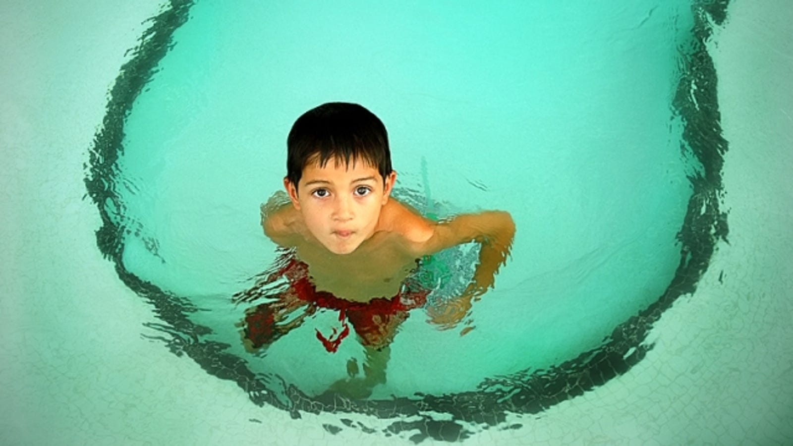 pee in pool
