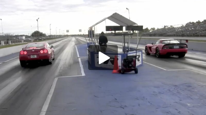 Illustration for article titled Nissan GT-R Stomps Viper ACR On Drag Strip