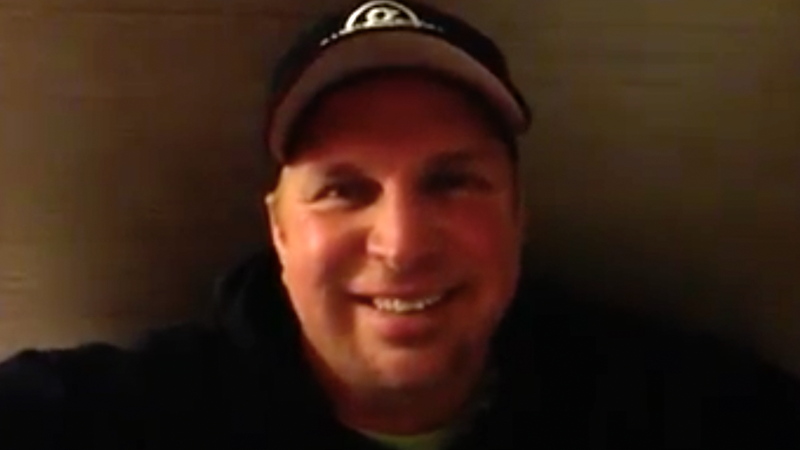 May We All Live Online With the Passion of Garth Brooks Joining Facebook - Gizmodo