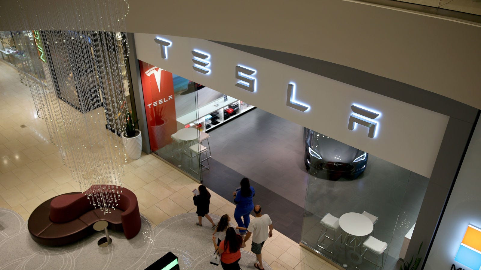 Is Tesla Considering Franchised Dealers?