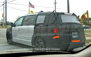 Illustration for article titled 2009 VW Routan Spotted Before Chicago Auto Show Reveal