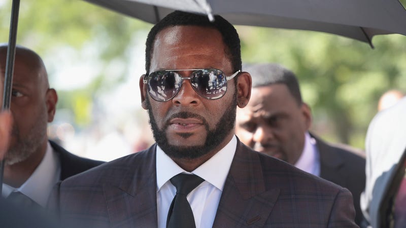 Illustration for article titled R. Kelly Faces Prostitution Charges for Soliciting a Minor Who Asked Him for an Autograph