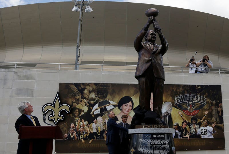 Illustration for article titled Saints Build Statue Of Man Who Tried To Move The Team