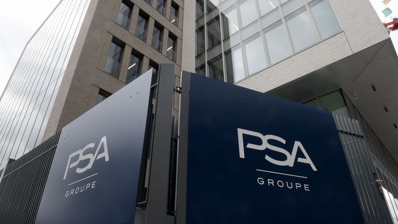 Illustration for article titled Fiat Chrysler Is Talking Mergers Again, This Time With Peugeot Citroën