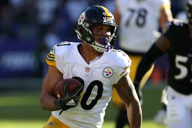 Illustration for article titled James Conner Is Making It Easy For The Steelers To Wait Out Le'Veon Bell