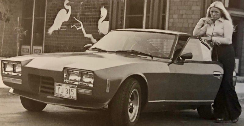 Illustration for article titled This Weird '70s Kit Car is a Volkswagen-Based Datsun Z With Three Wheels