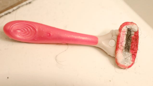 Pube-Riddled Razor Laid To Rest Following Long Battle With Bikini Line