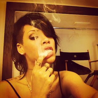 Illustration for article titled The "Exclusive" Version of Rihanna's New Album Will Set You Back $250