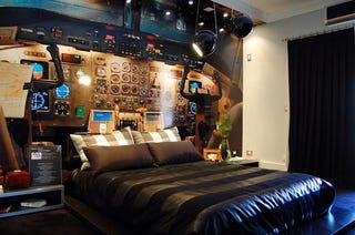Illustration for article titled An Airplane Cockpit Bedroom Is All Class, No Business