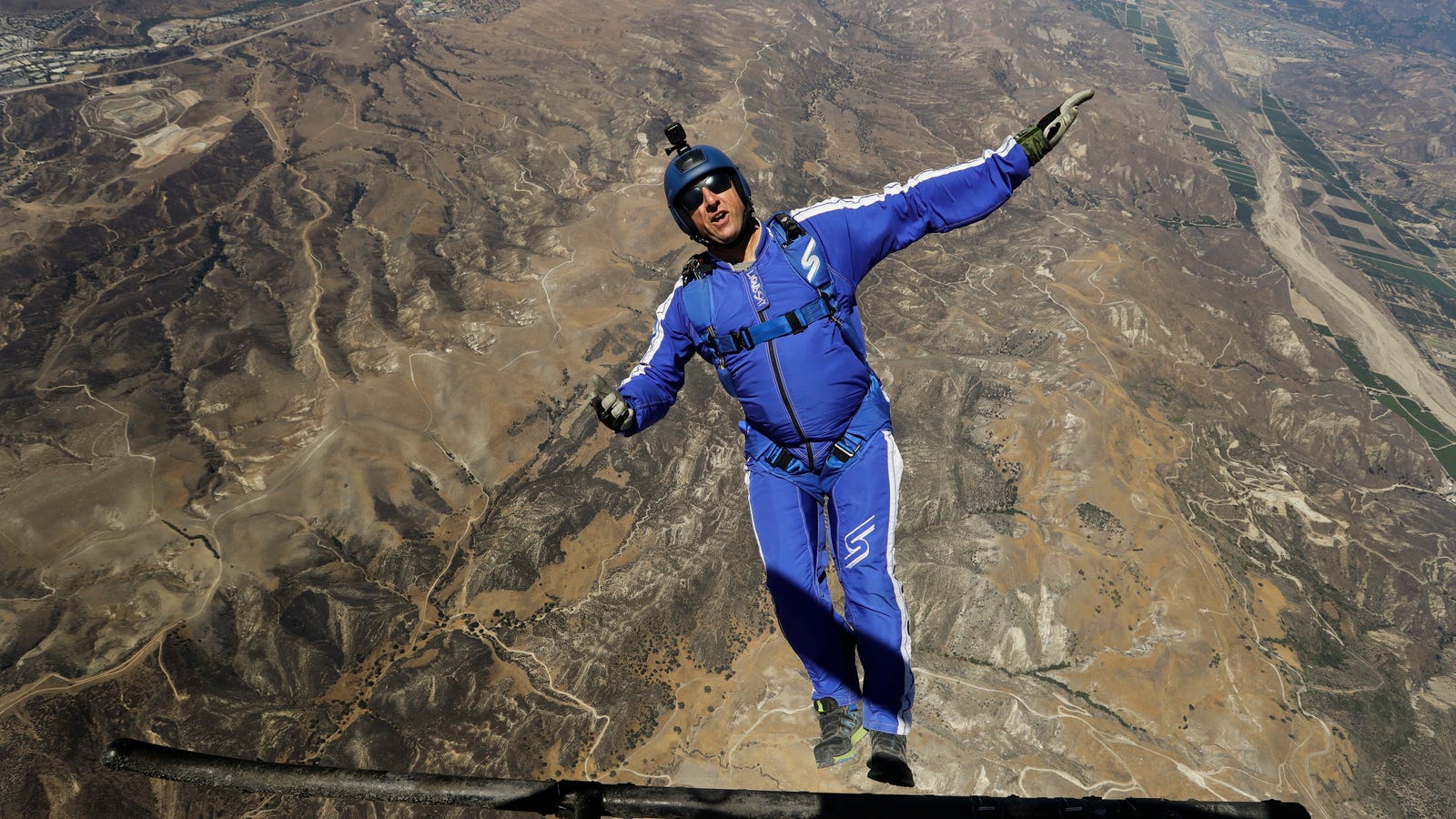 10 km without a parachute: what to do if you fell out of an airplane 10 km without a parachute: what to do if you fell out of an airplane