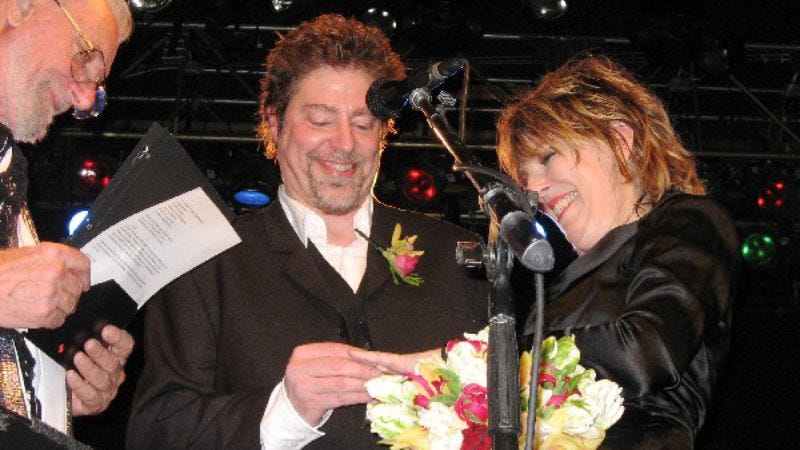 Illustration for article titled Lucinda Williams gets married on-stage in Minneapolis