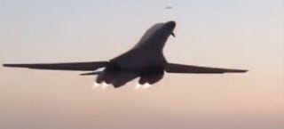 Illustration for article titled This B-1B Departure Will Melt Your Face Off