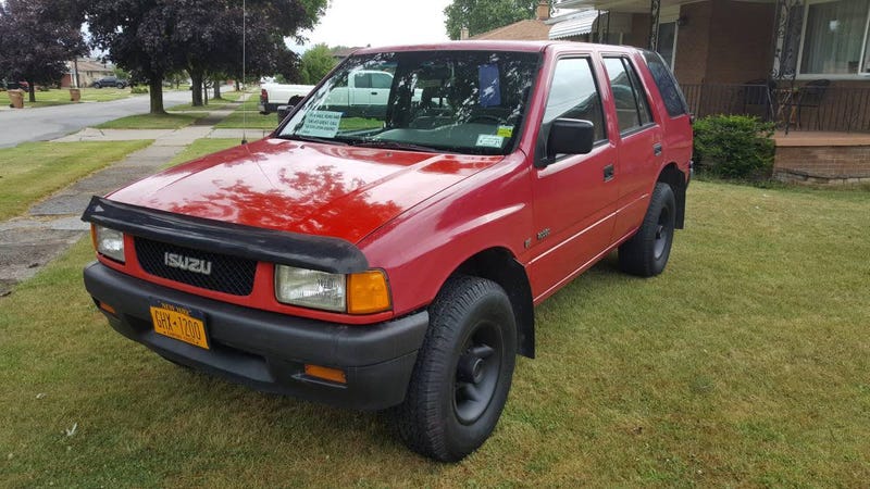 Illustration for article titled At $1,400, Could This 1995 Isuzu SUV Be Your First Rodeo?