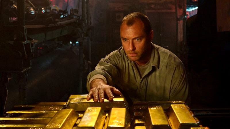 Illustration for article titled Chicago, see Jude Law in Black Sea early and for free