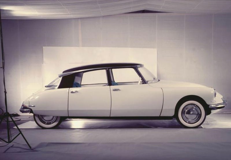 Illustration for article titled Classic & Sports Car Magazine Names Citroƫn DS "Most Beautiful Car Of All Time"