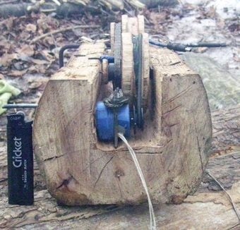 Illustration for article titled DIY Wooden Cellphone Charger Used By Chechen Soldiers
