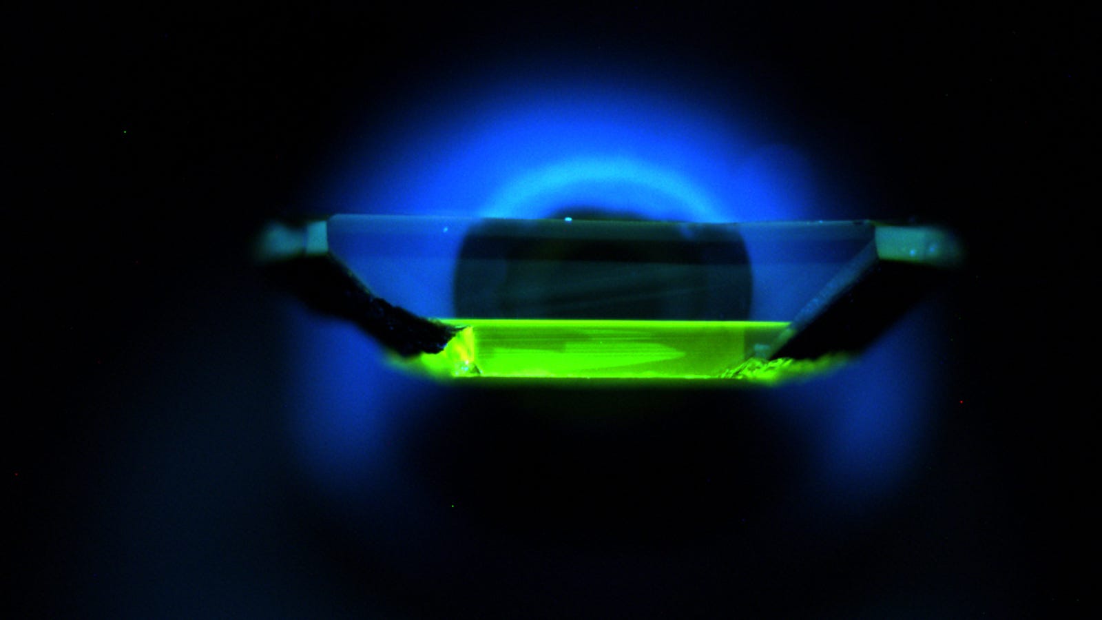 Weird New Quantum Diamonds Offer Hope for a Quantum Internet