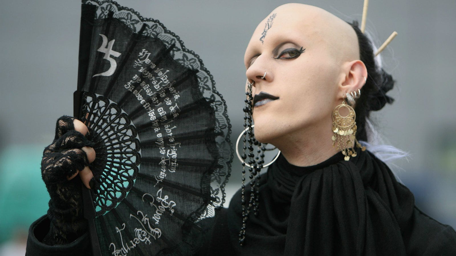 The Adult Goths Guide To Doing Your Makeup While Camping