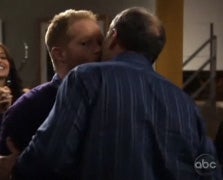Illustration for article titled Modern Family's Gay Couple Shares Long-Awaited Kiss
