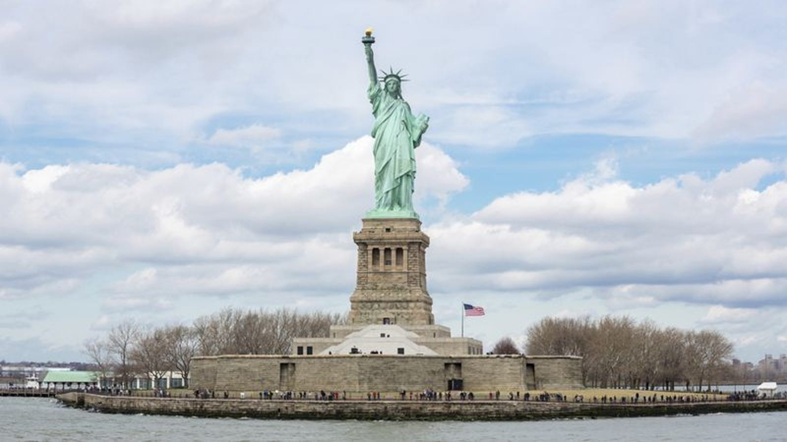 Download Death Is Just A Natural Part Of This Statue Of Liberty Tour