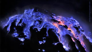 Illustration for article titled Spectacular blue lava flows at this Indonesian volcano